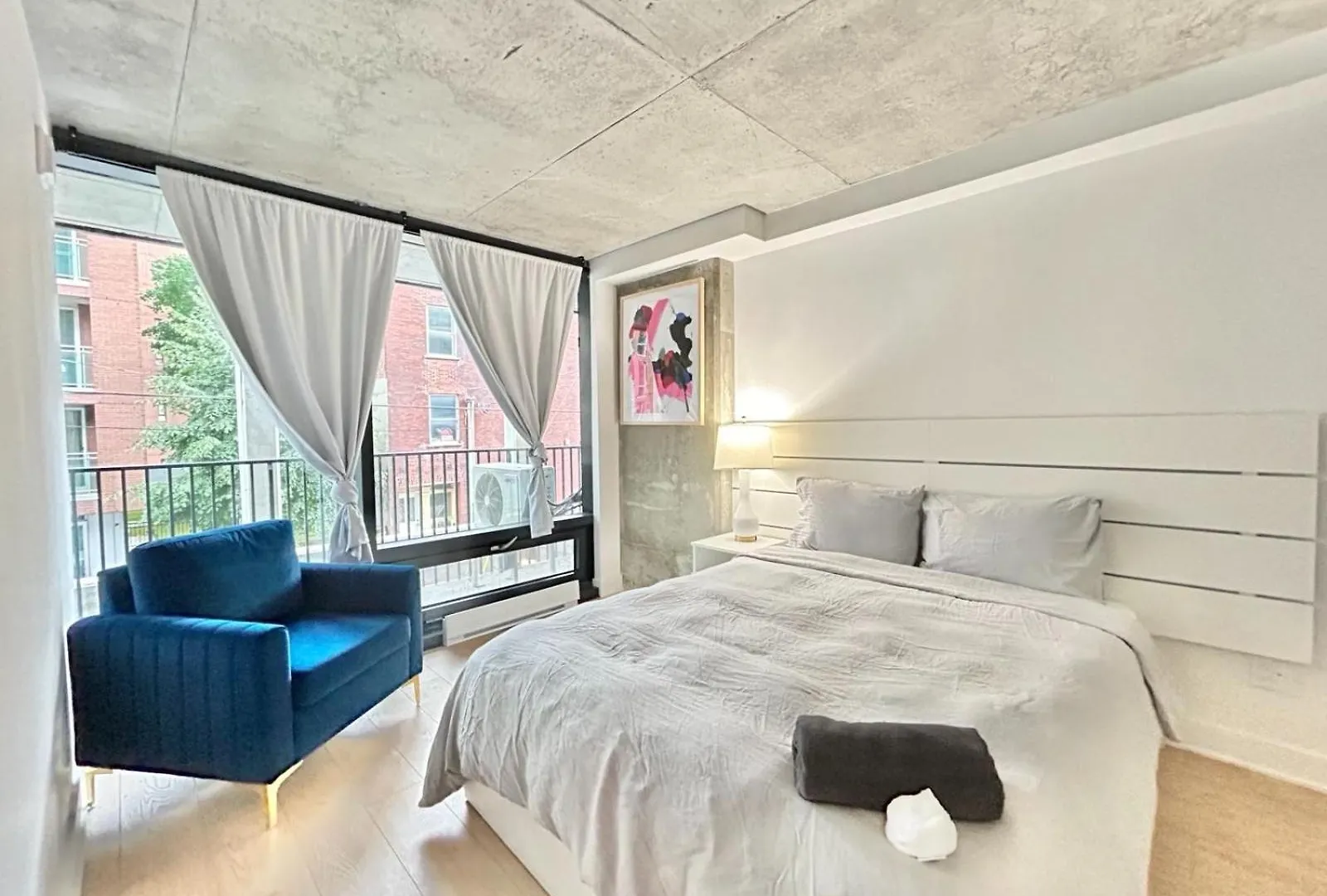 Modern 2 Bedroom Condo In Griffintown - Stylish And Convenient Μόντρεαλ 0*,  Καναδάς