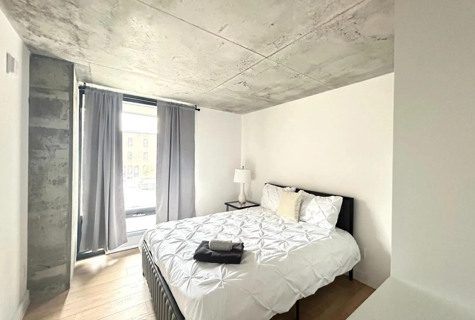Modern 2 Bedroom Condo In Griffintown - Stylish And Convenient Μόντρεαλ Διαμέρισμα