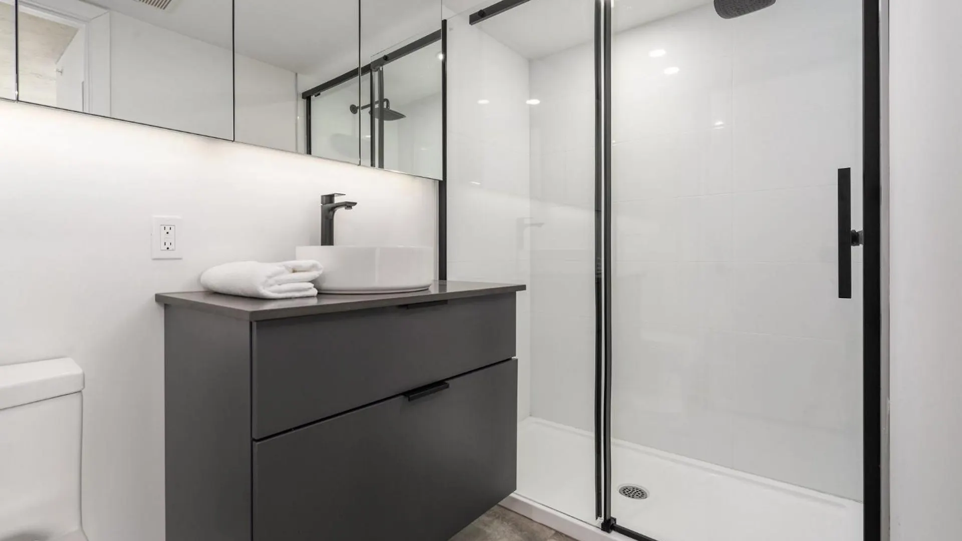 Διαμέρισμα Modern 2 Bedroom Condo In Griffintown - Stylish And Convenient Μόντρεαλ Καναδάς